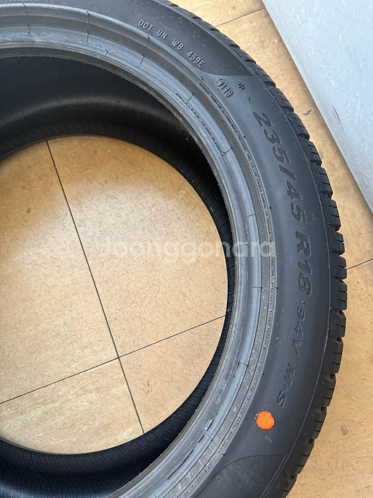 프렐리 P ZERO 235 45 18 2짝 판매합니다--2