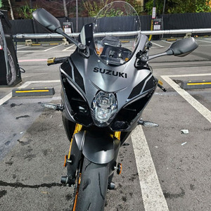 21년식 r1000r 블랙에디션 팝니다.