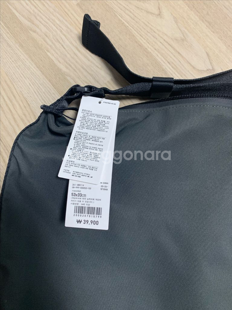 유니클로u25fw 메신저숄더백 다크그레이 판매--1