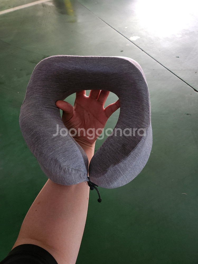 Airia living 여행용 쿨링 목베개 팝니다.--4