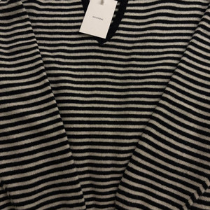 문달 스트라이프니트 Risca Knit in Black Stripe