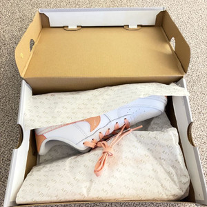 새제품, 나이키 에어포스 1 LV8 (GS) 240mm