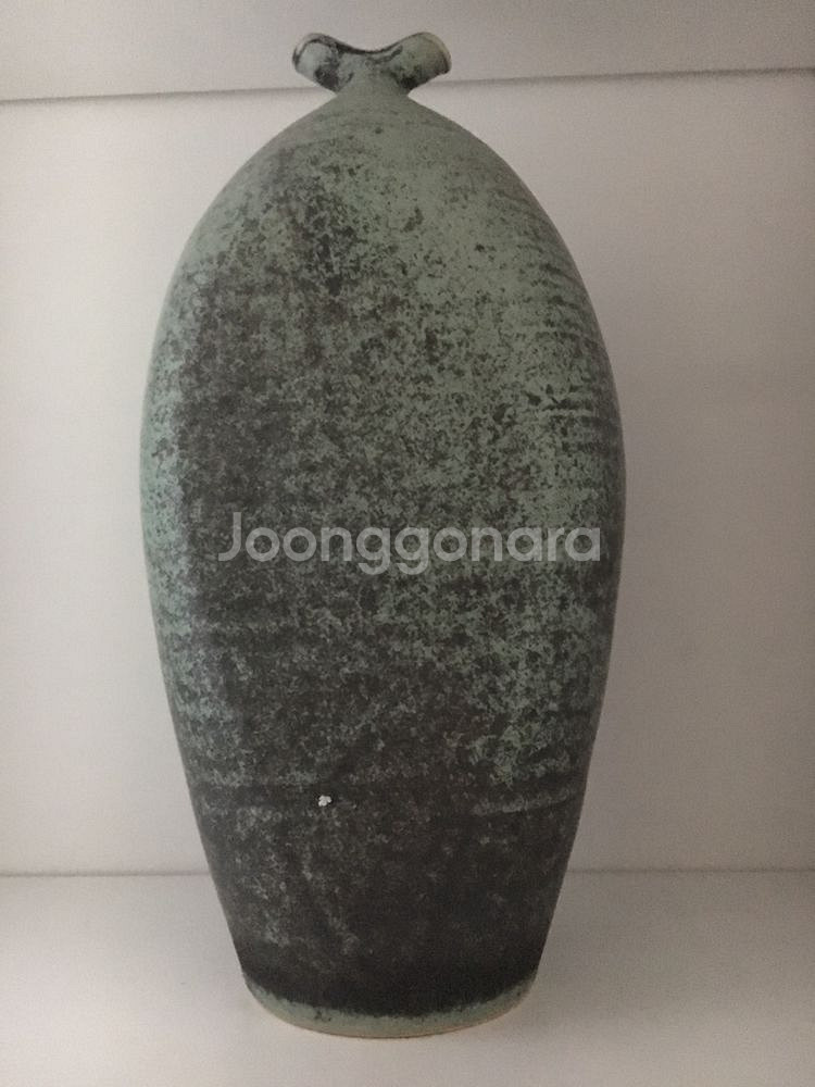 엔틱하고 기하학 모양의 화병 작품 팝니다--1