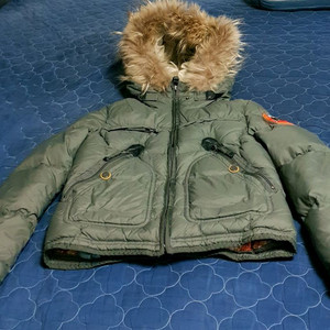 써스데이 아일랜드 라쿤퍼 오리털 패딩 자켓 카키(S)