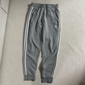 아디다스 파이어버드 그레이 삼선 츄바 트레이닝 조거팬츠