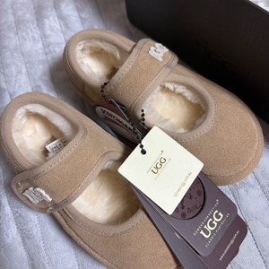 어그 메리제인 키즈 샌드색상 7/8