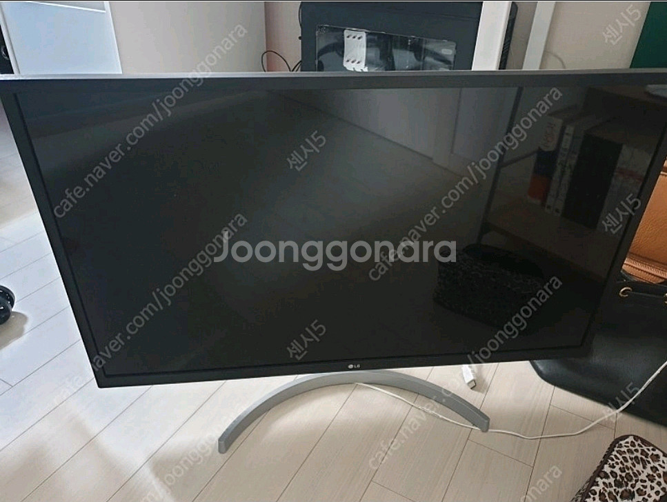 lg 32인치 모니터 32mn500mw 화이트 팝니다--0
