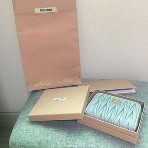 (새상품)미우미우 마테라쎄