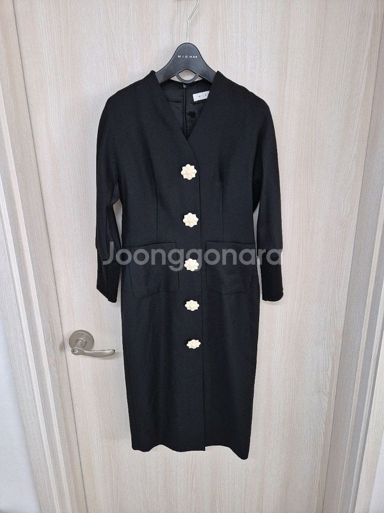 미샤 플라워버튼 블랙원피스--0