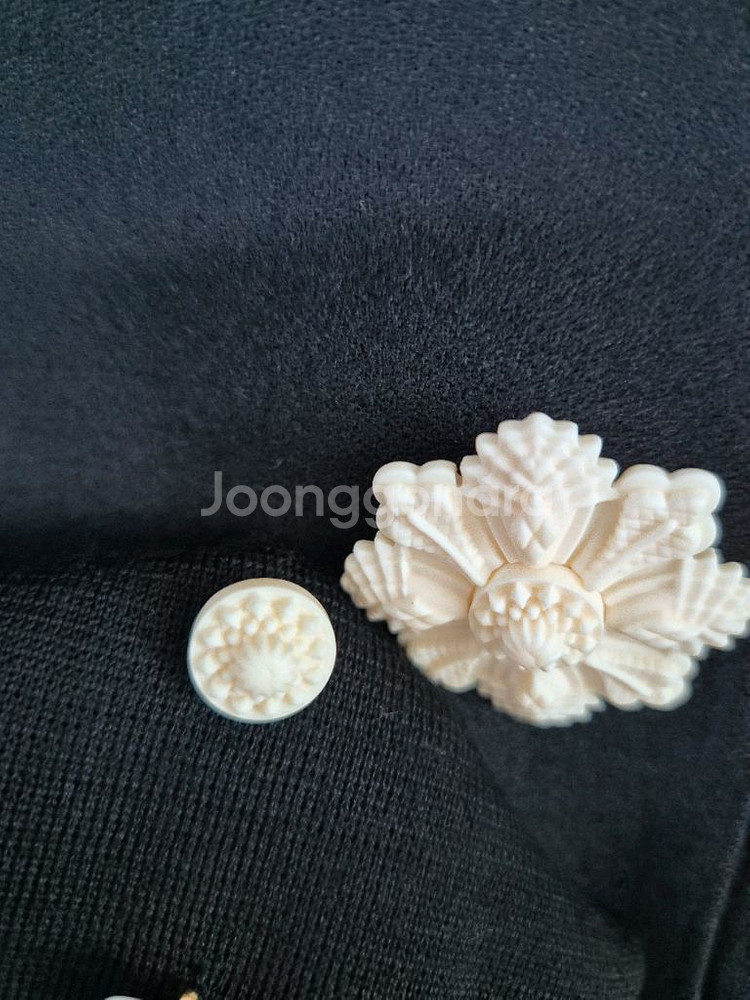 미샤 플라워버튼 블랙원피스--2