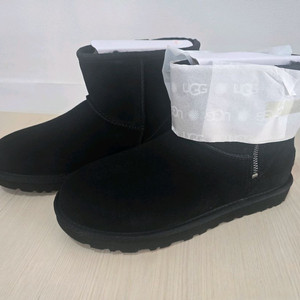 (새제품) UGG 어그 미니베일리보우 지퍼형 8사이즈