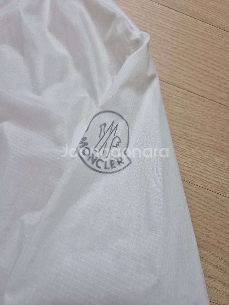 몽클레어 아노락 팝니다.--2