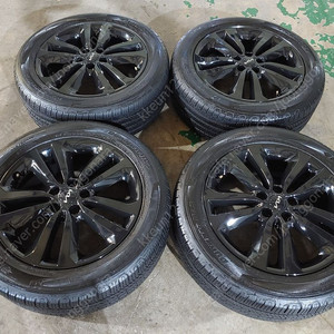 올뉴카니발 19인치 블랙 휠타이어