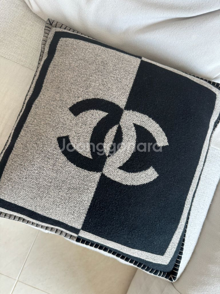 [정품] 샤넬 소파 쿠션 판매--1