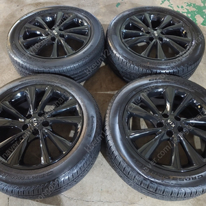 더뉴카니발 블랙 19인치 정품 휠타이어