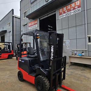 배터리가 19년식 최신니찌유 좌식1.8톤 전동지게차