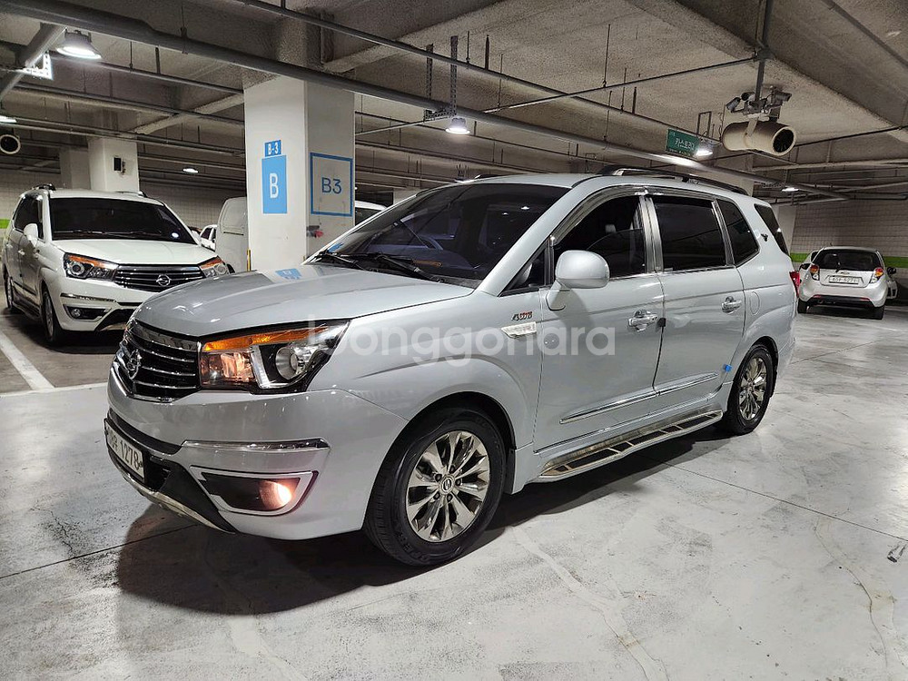 코란도 투리스모TX 플러스9인승18형 106.000km--1