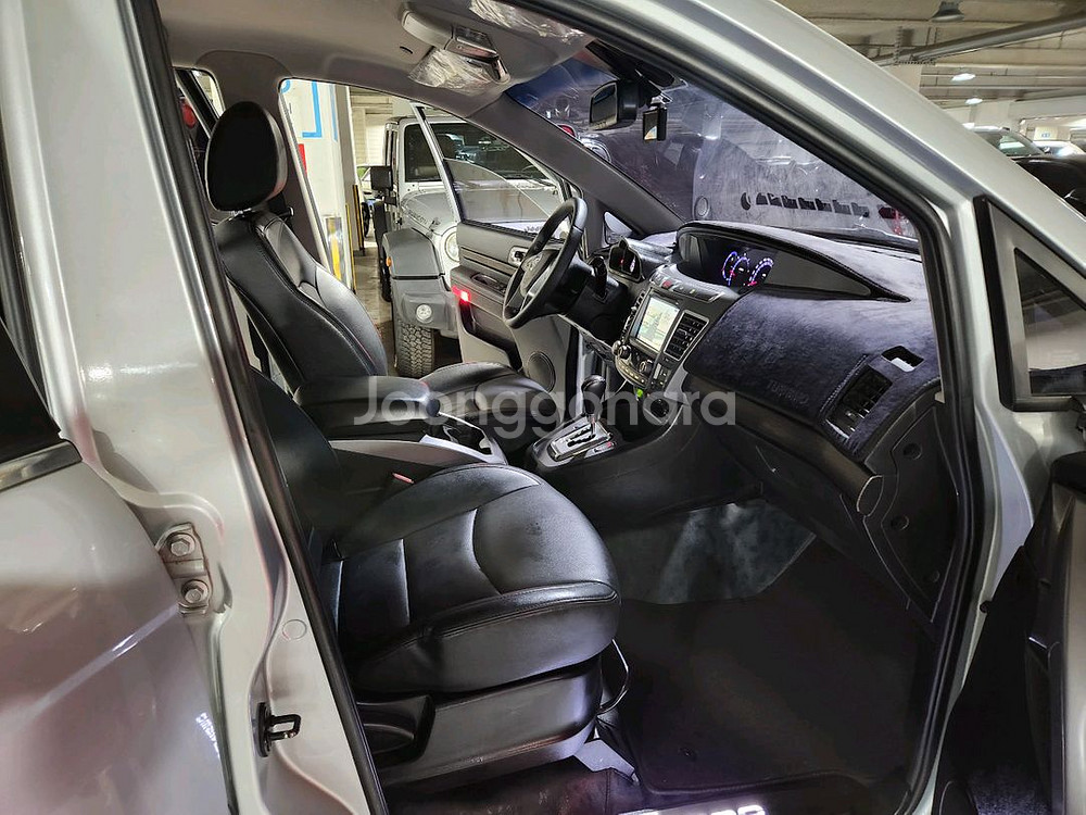 코란도 투리스모TX 플러스9인승18형 106.000km--6