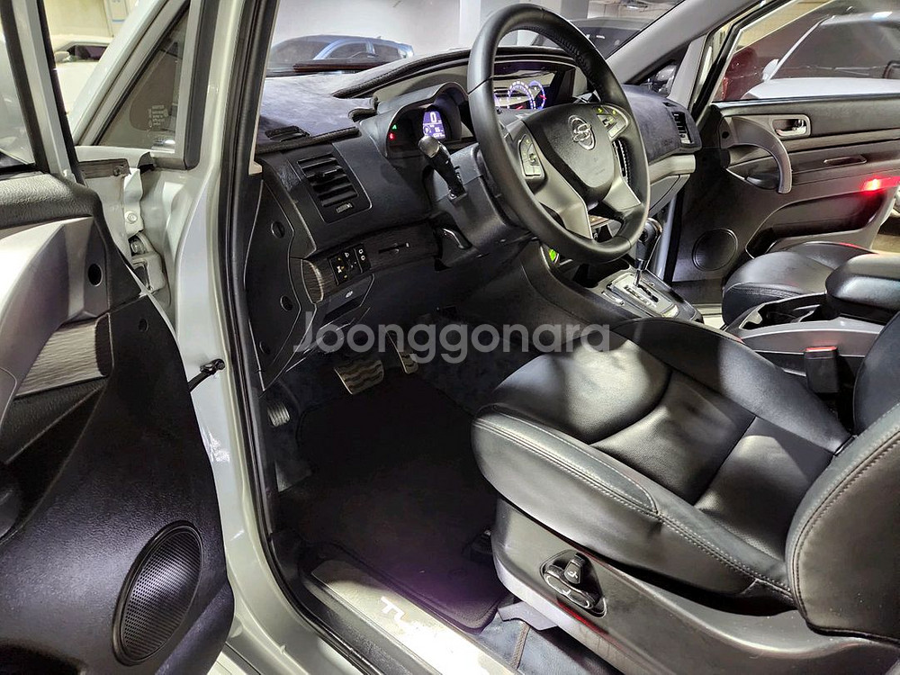 코란도 투리스모TX 플러스9인승18형 106.000km--5