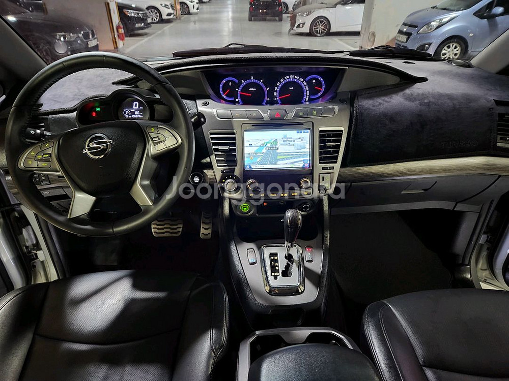 코란도 투리스모TX 플러스9인승18형 106.000km--4