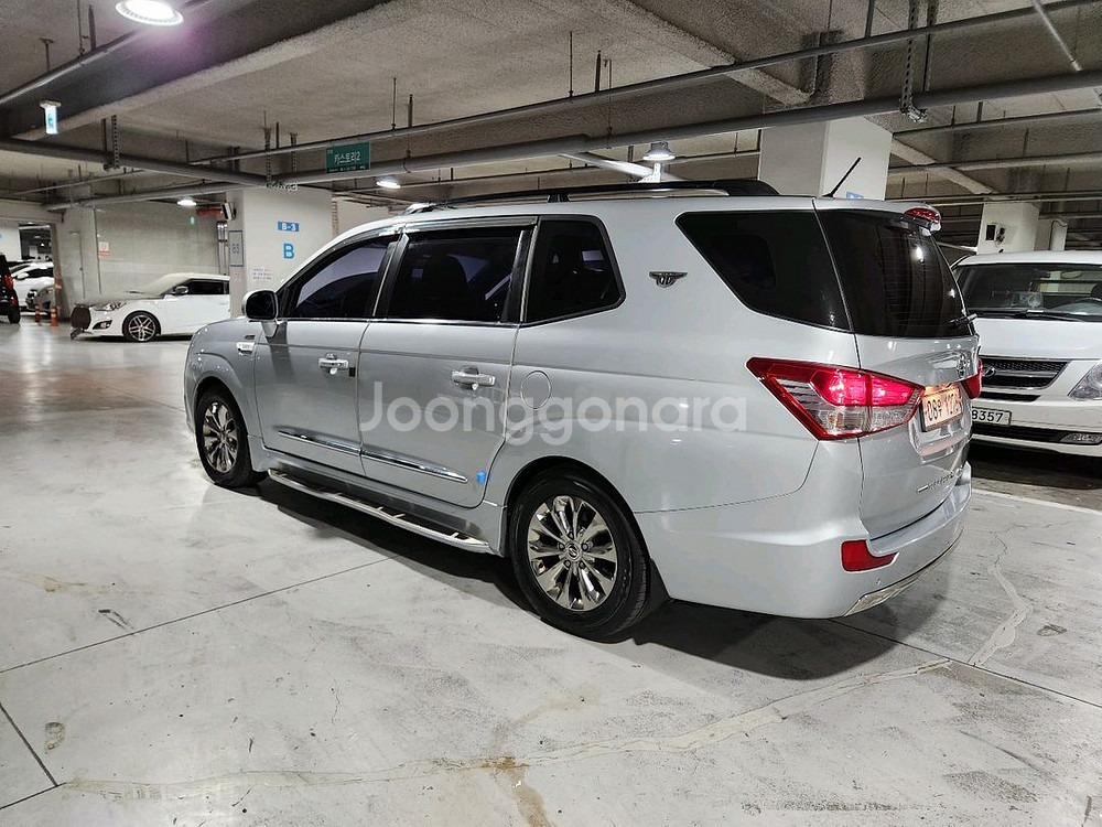 코란도 투리스모TX 플러스9인승18형 106.000km--3