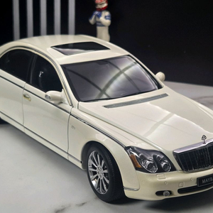 1:18 오토아트 마이바흐 57s 다이캐스트팝니다.