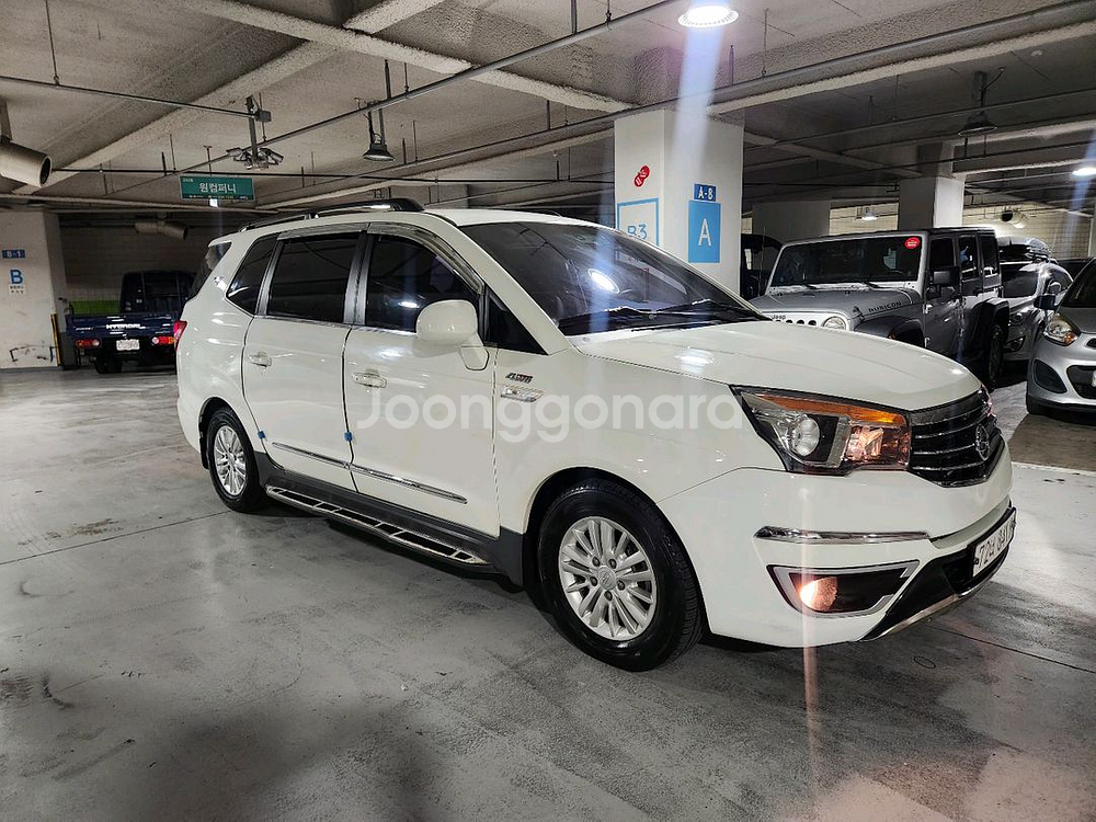 코란도 투리스모 TX 4륜 11인승 87.000km--0