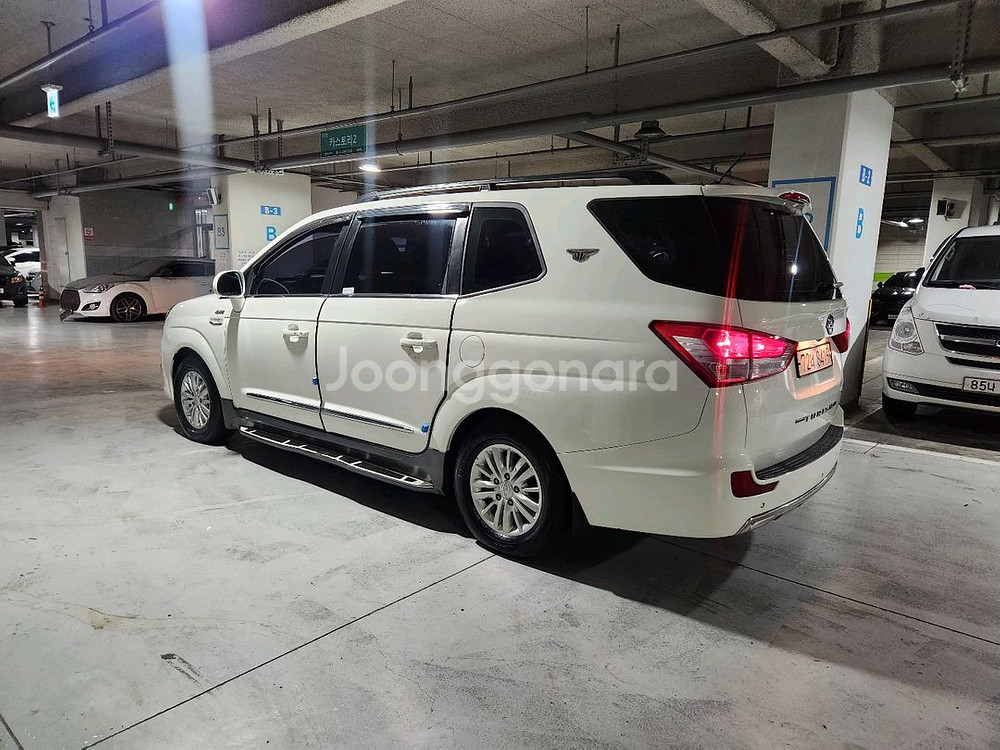 코란도 투리스모 TX 4륜 11인승 87.000km--3