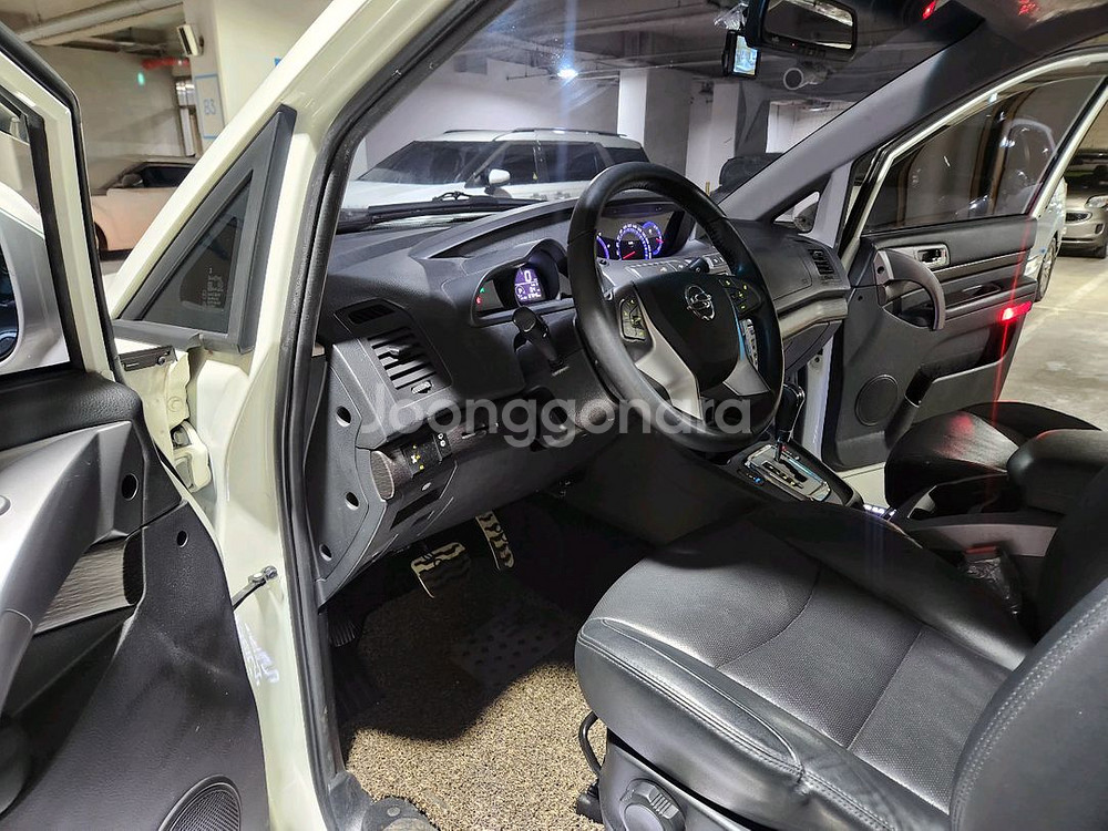 코란도 투리스모 TX 4륜 11인승 87.000km--5