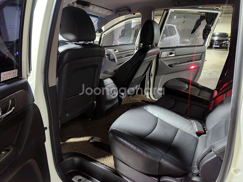 코란도 투리스모 TX 4륜 11인승 87.000km--7