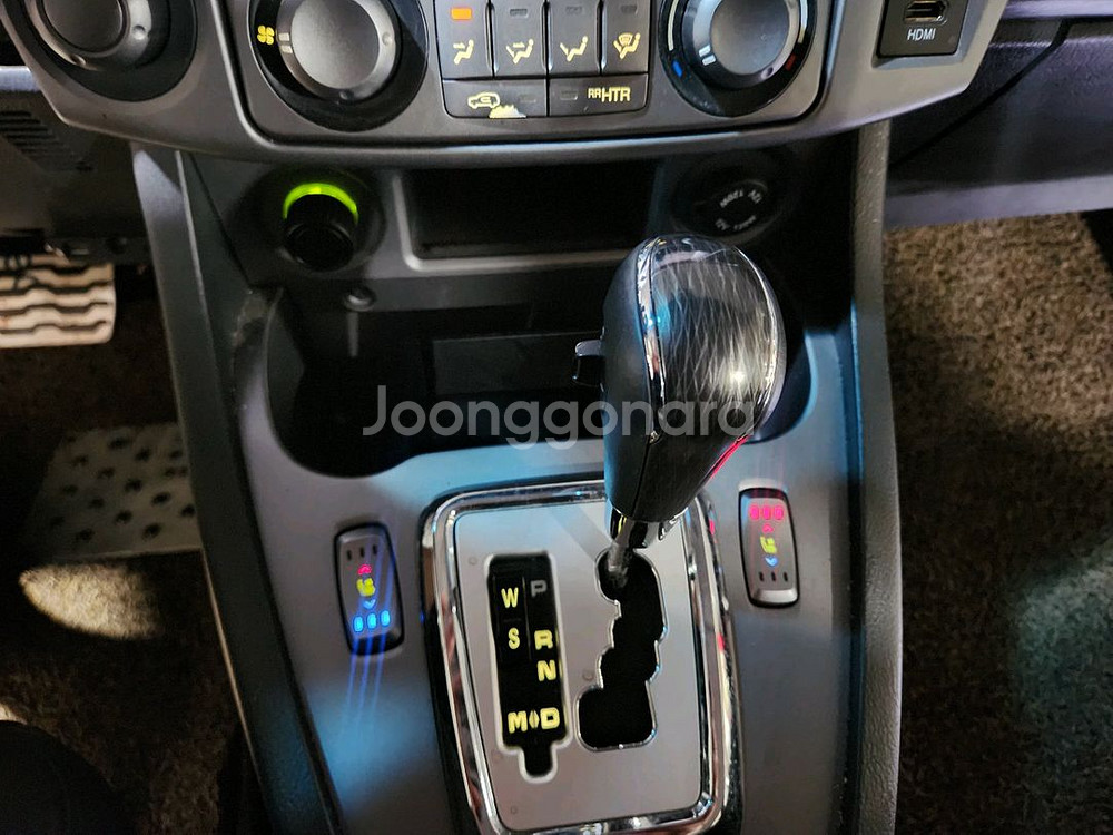 코란도 투리스모 TX 4륜 11인승 87.000km--6