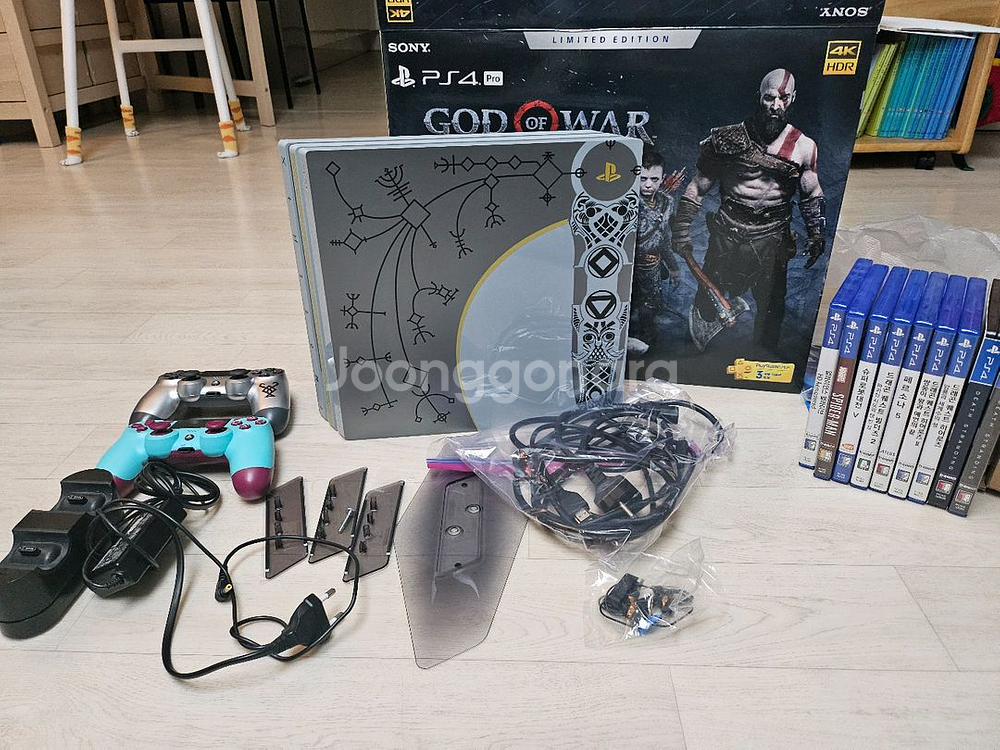 ps4 pro갓오브워 에디션+정품충전대수직거치대게임9--0