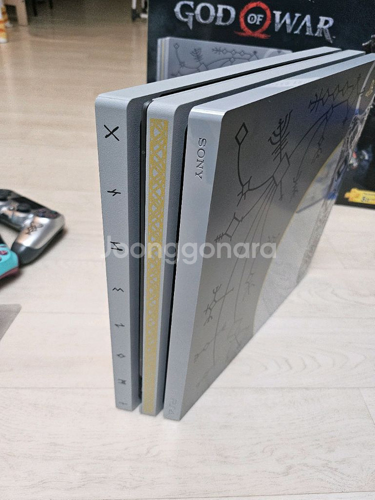 ps4 pro갓오브워 에디션+정품충전대수직거치대게임9--3