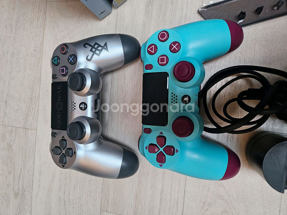 ps4 pro갓오브워 에디션+정품충전대수직거치대게임9--2