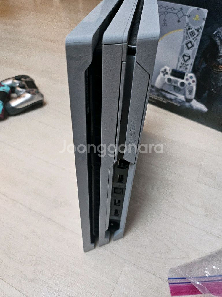 ps4 pro갓오브워 에디션+정품충전대수직거치대게임9--6