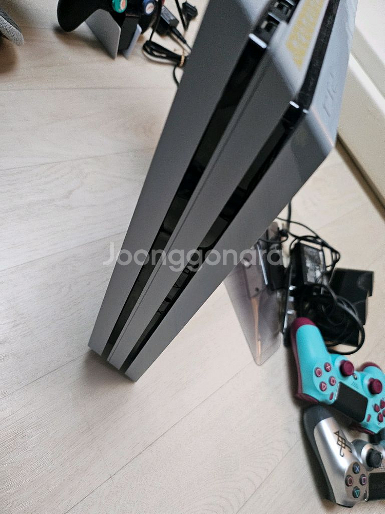 ps4 pro갓오브워 에디션+정품충전대수직거치대게임9--8