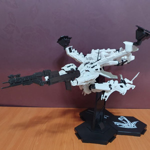 고토부키야 아머드코어 화이트글린트 VOB 세트