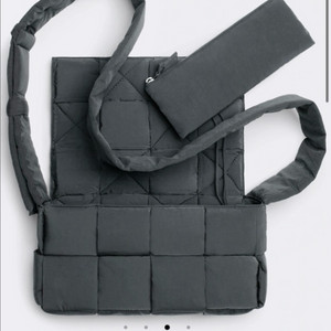 보테가 베네타 패디드 테크 / 패딩 카세트 백