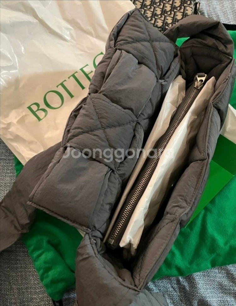 보테가 베네타 패디드 테크 / 패딩 카세트 백--3