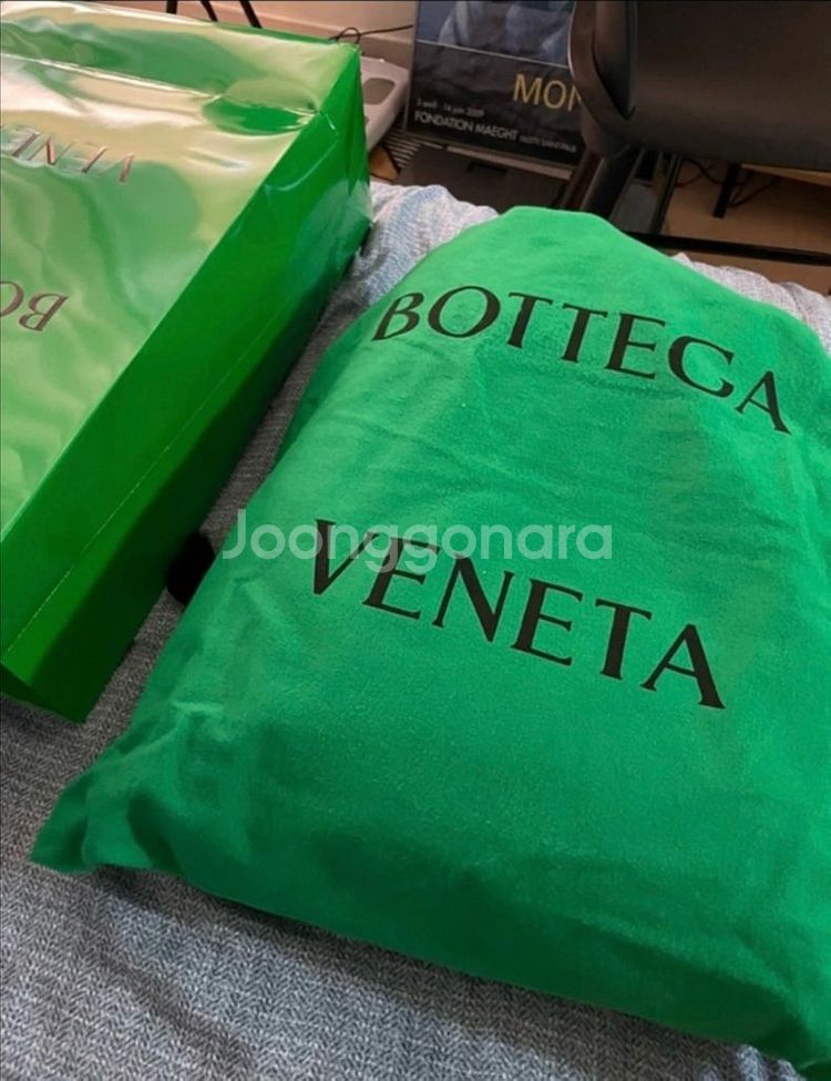 보테가 베네타 패디드 테크 / 패딩 카세트 백--1