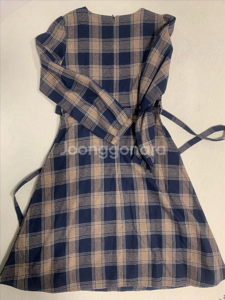 [미착용새상품]에잇세컨즈 체크 플레어 어깨셔링 원피스--1
