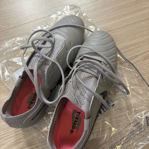 나이키 티엠포 레전드10 엘리트 축구화