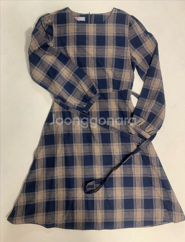 [미착용새상품]에잇세컨즈 체크 플레어 어깨셔링 원피스--0