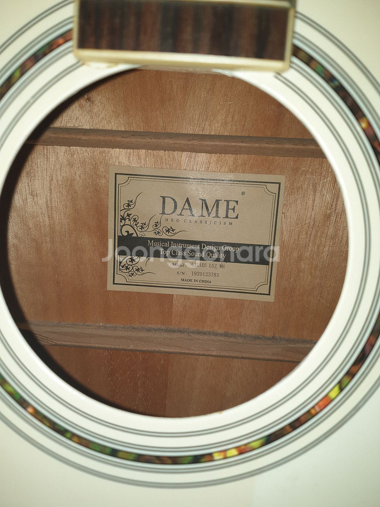DAME 어쿠스틱 기타입니다 - 모델명: T110FE--2