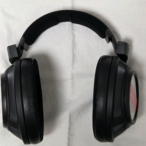 젠하이저 HD820 밀폐형 헤드폰