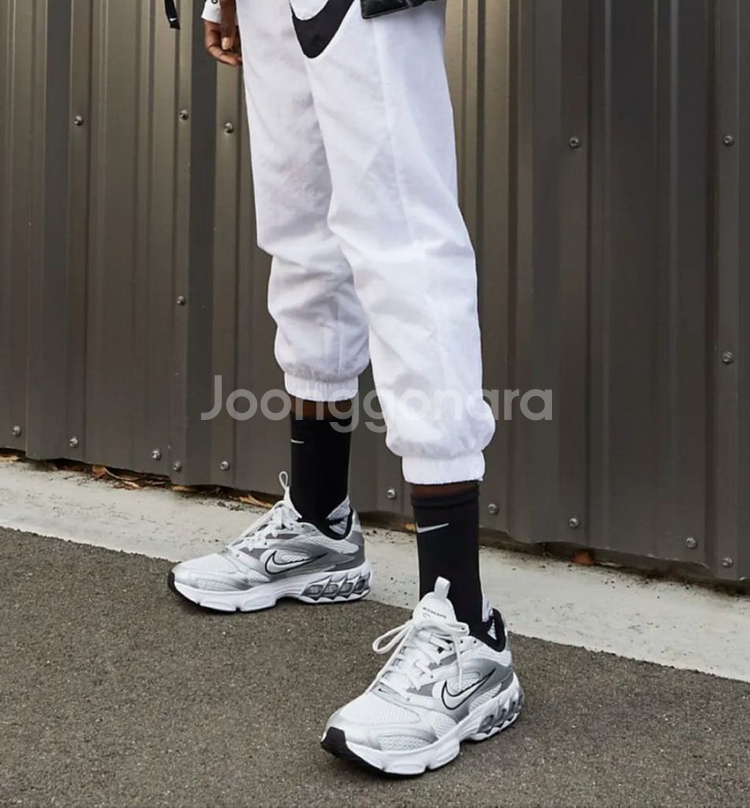 나이키 우먼 줌 에어 파이어 메탈릭 실버--1