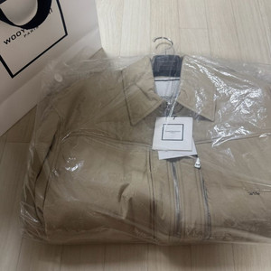 우영미 나일론 패디드점퍼 베이지색상 새상품 판매합니다.