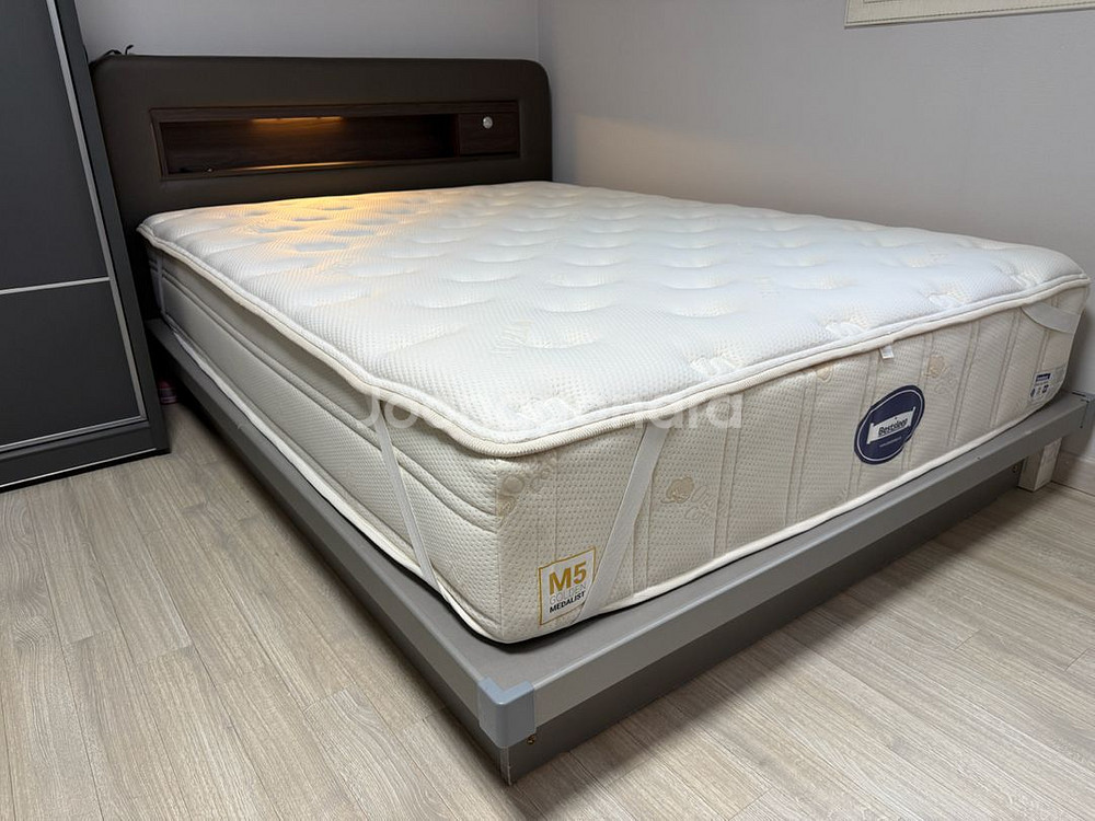 베스트슬립 M5 골든 메달리스트 퀸 사이즈 매트리스--1