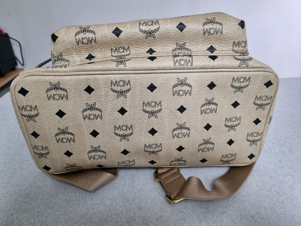 엠씨엠 스터드 비세토스 백팩 L(정품) 이미지