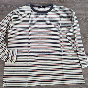 런래빗 160사이즈 티셔츠팔아요.